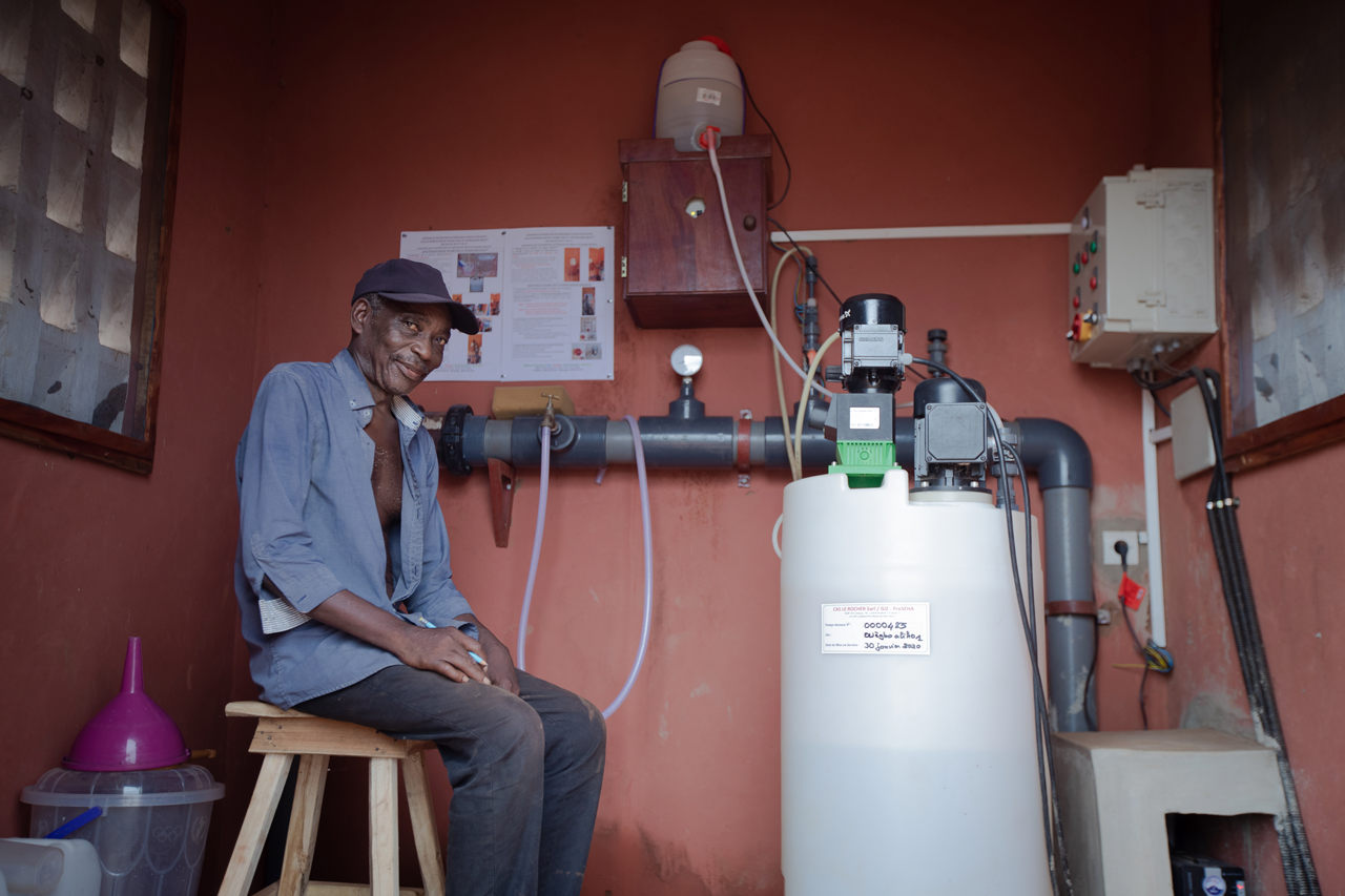 Village water supply network in Benin, with WATA chlorination